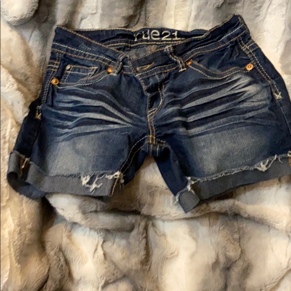 Rugged dark blue jean shorts